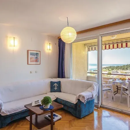 Apartment One-bedroom In Makarska